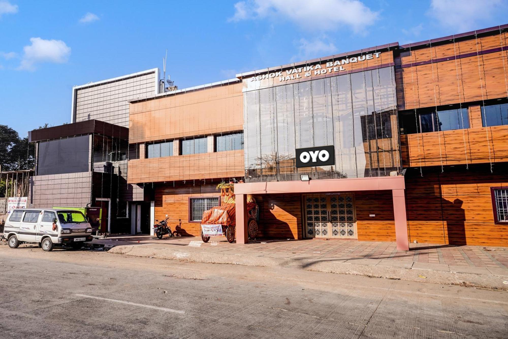 ראנצ'י Oyo Flagship Hotel Ashok Vatika Banquet Hall מראה חיצוני תמונה